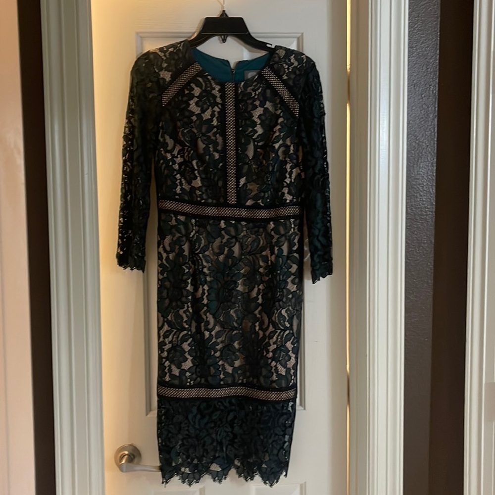 VINCE CAMUTO Size 4 Green and Black with nude underlay.